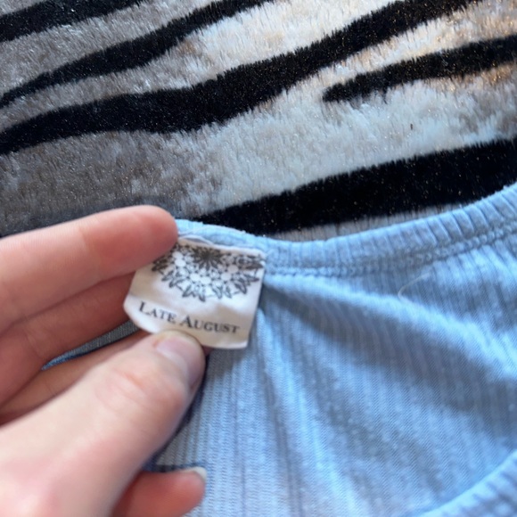 5/$25 women’s late August top - Picture 3 of 4